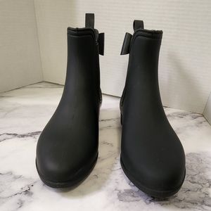 Black rainboots